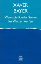 Wenn die Kinder Steine ins Wasser werfen