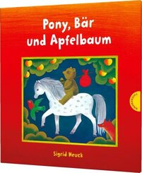 Pony, Bär und Apfelbaum