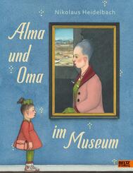 Alma und Oma im Museum
