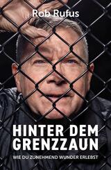 Hinter dem Grenzzaun